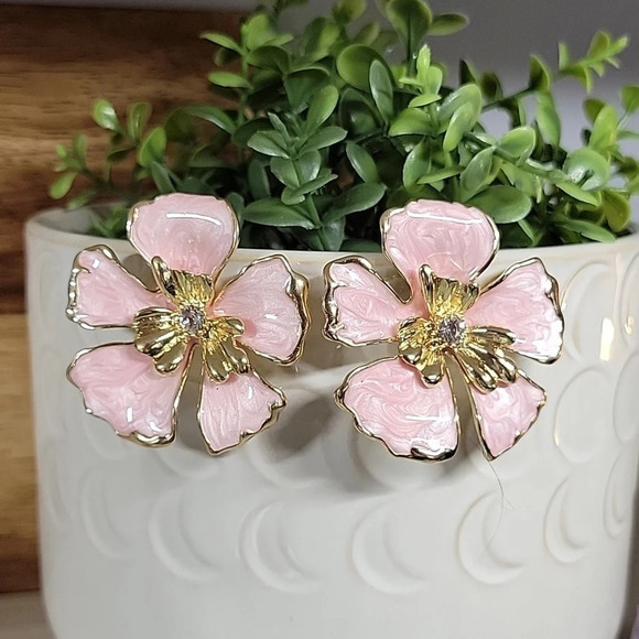 🔥LAST PAIR🔥 BOLD BLOSSOM STATEMENT EARRINGS - Picture 5 of 9